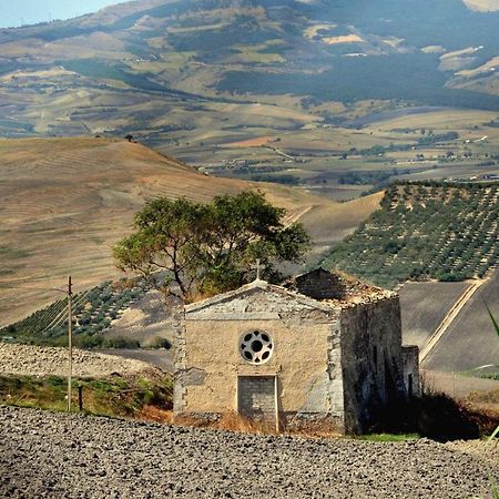 Troia Alloggio Cattedrale المظهر الخارجي الصورة