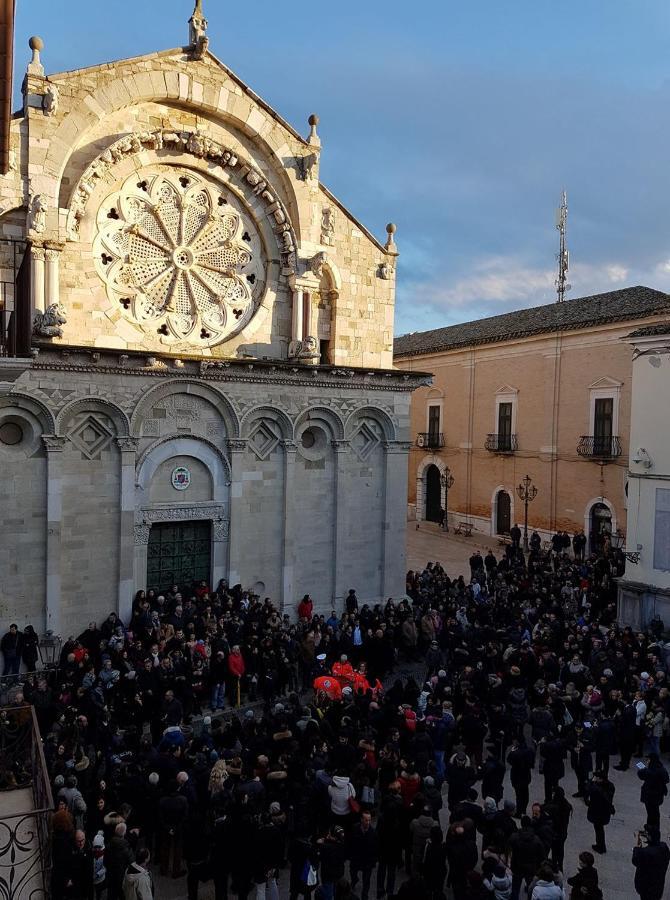 Troia Alloggio Cattedrale المظهر الخارجي الصورة