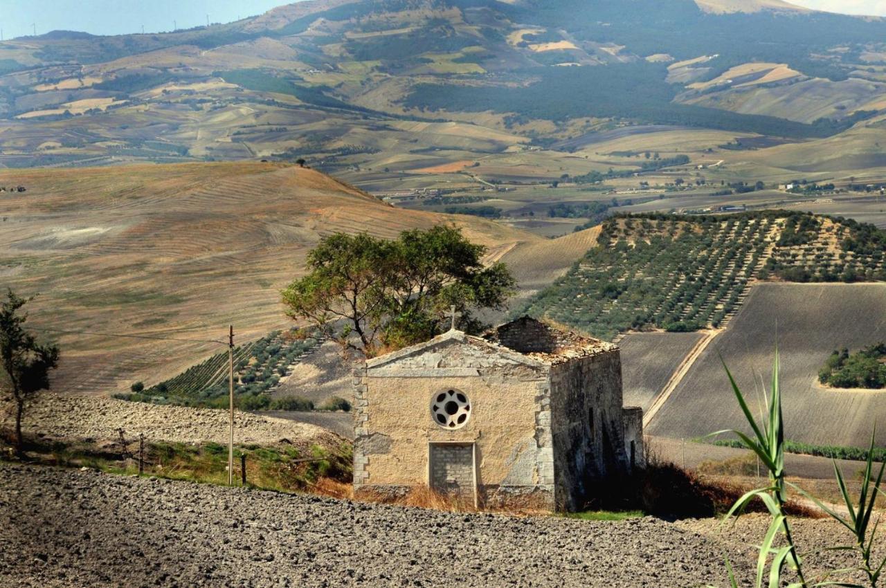 Troia Alloggio Cattedrale المظهر الخارجي الصورة